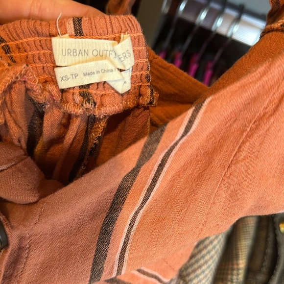 Urban Outfitters salmon/gray striped adjustable strap back tie jumpsuit size XS - Picture 2 of 3